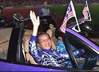 mahathir_waving1 (7K)