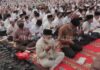 Indonesians brave choking smoke to pray for rain as country battles wildfires